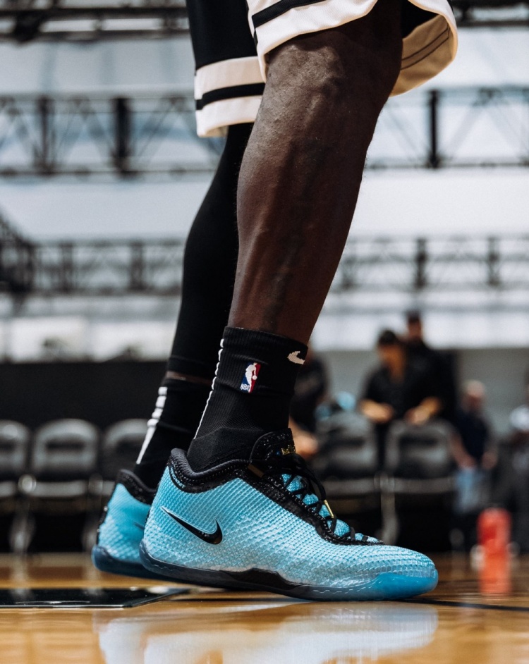 詹姆斯上脚 LeBron 24 晒训练照:史上最轻正代已在路上 詹姆斯上脚 LeBron 24 晒训练照:史上最轻正代已在路上