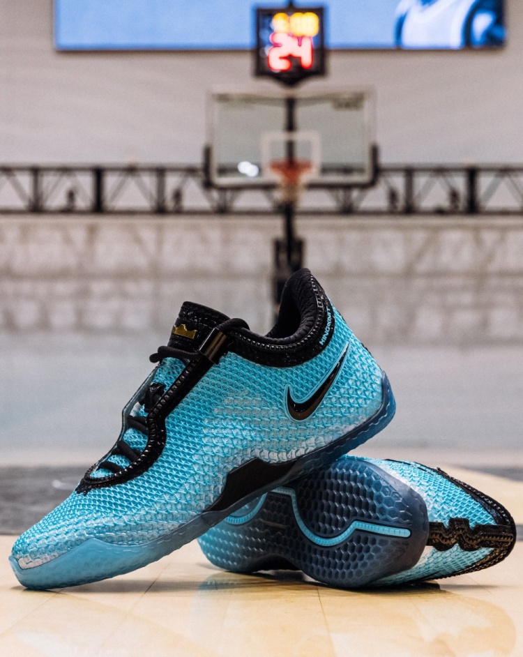 詹姆斯上脚 LeBron 24 晒训练照:史上最轻正代已在路上 詹姆斯上脚 LeBron 24 晒训练照:史上最轻正代已在路上