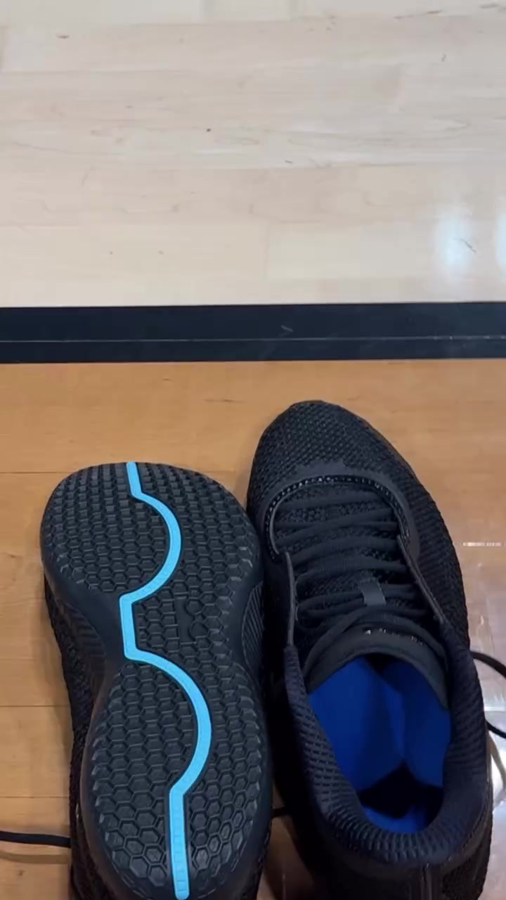 詹姆斯上脚 LeBron 24 晒训练照:史上最轻正代已在路上 詹姆斯上脚 LeBron 24 晒训练照:史上最轻正代已在路上