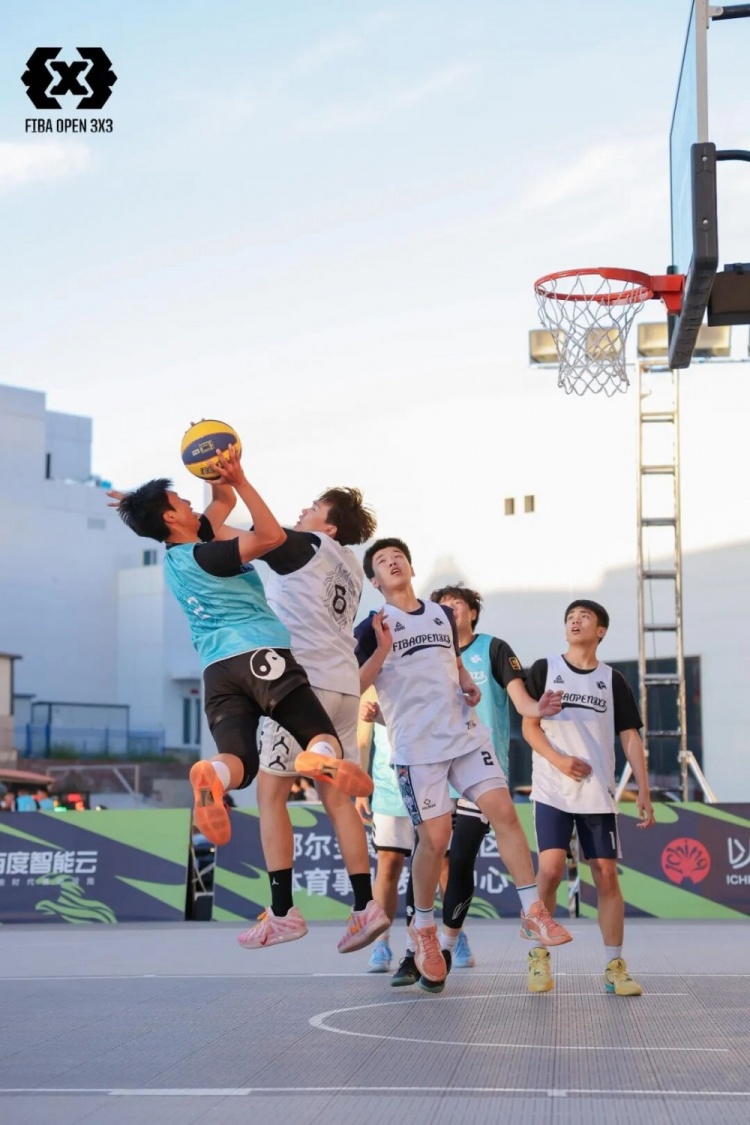 FIBA Open 3×3东胜分站战罢 黑色闪电与海底小纵队夺冠 FIBA Open 3×3东胜分站战罢 黑色闪电与海底小纵队夺冠