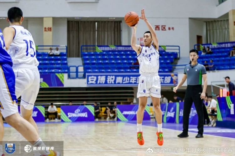 深圳U19预赛5胜2负晋级 吴铠博场均22.6分包揽得分王和抢断王 深圳U19预赛5胜2负晋级 吴铠博场均22.6分包揽得分王和抢断王