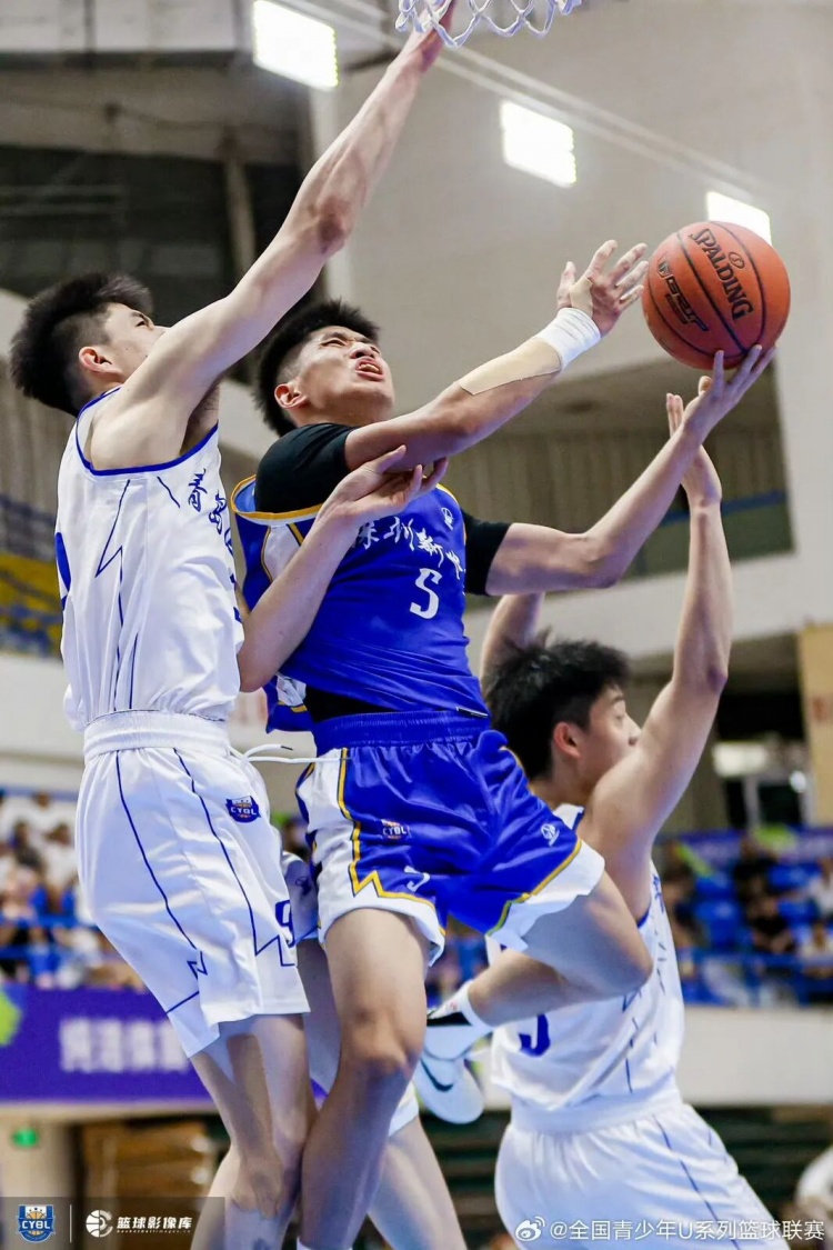 深圳U19预赛5胜2负晋级 吴铠博场均22.6分包揽得分王和抢断王 深圳U19预赛5胜2负晋级 吴铠博场均22.6分包揽得分王和抢断王