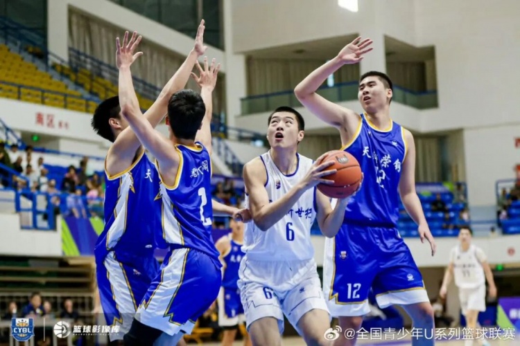 深圳U19预赛5胜2负晋级 吴铠博场均22.6分包揽得分王和抢断王 深圳U19预赛5胜2负晋级 吴铠博场均22.6分包揽得分王和抢断王