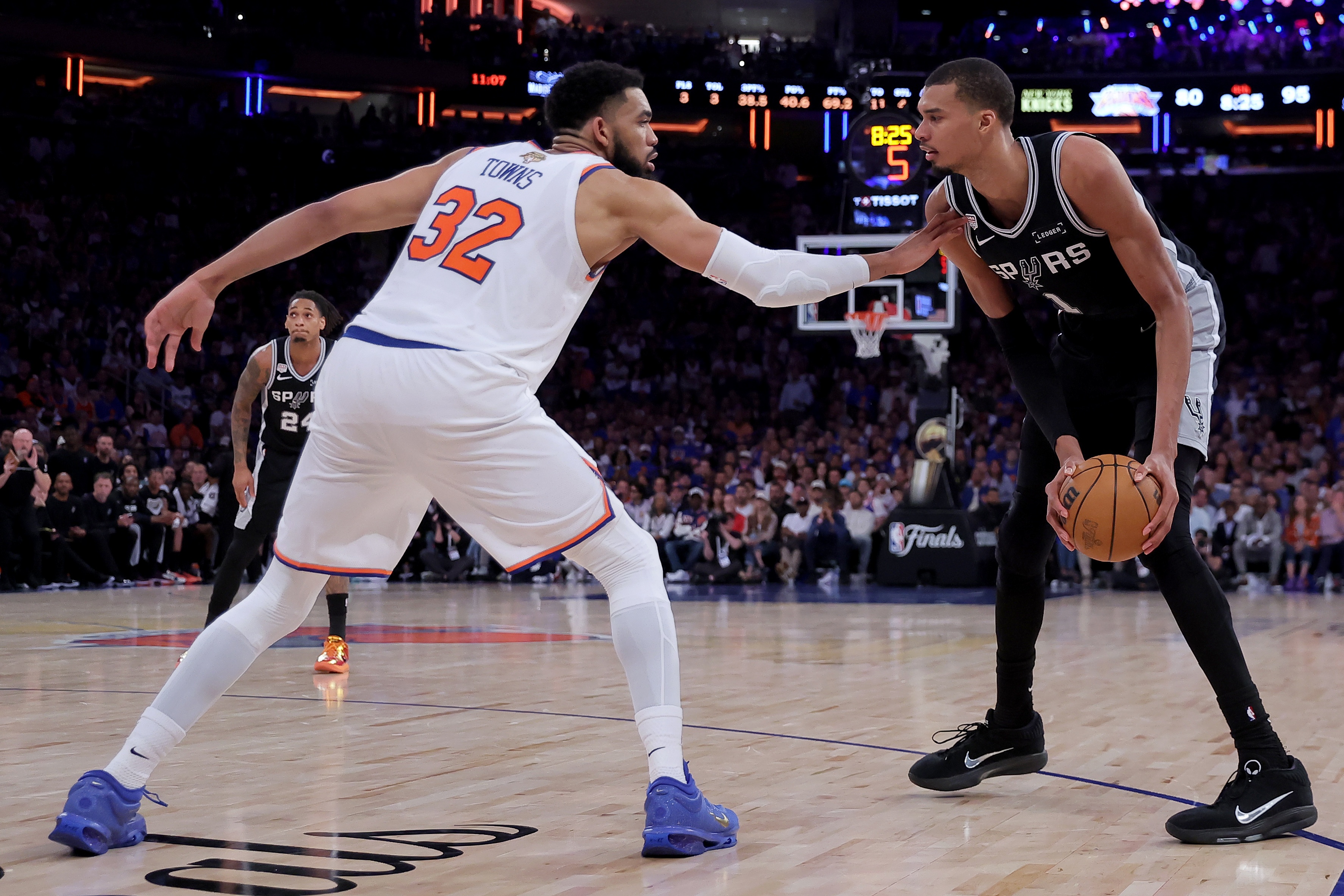 乔·约翰逊：文班亚马打好下盘基础 未来五到七年必拿几个MVP