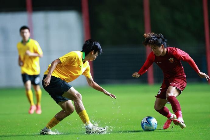 李俊哲双响、张文骏绝杀,上海海港U20以B组第二晋级中青赛第三阶段 李俊哲双响、张文骏绝杀,上海海港U20以B组第二晋级中青赛第三阶段