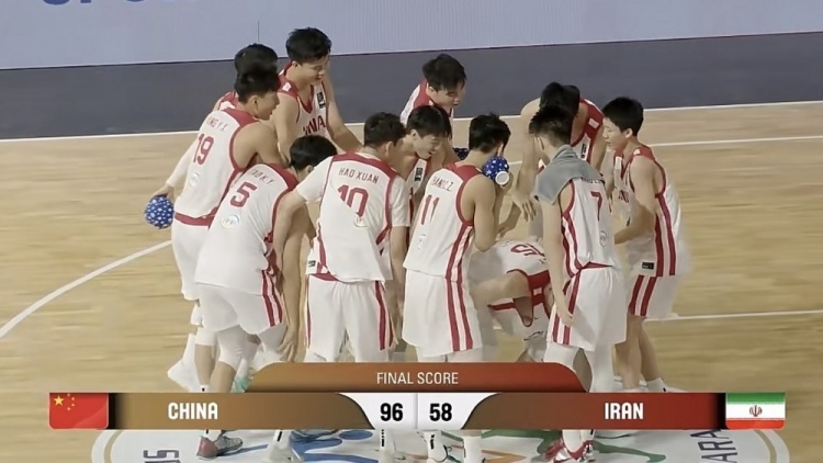 U18男篮亚洲杯中国96-58伊朗 李俊贤17分7板6帽率队锁定小组第一