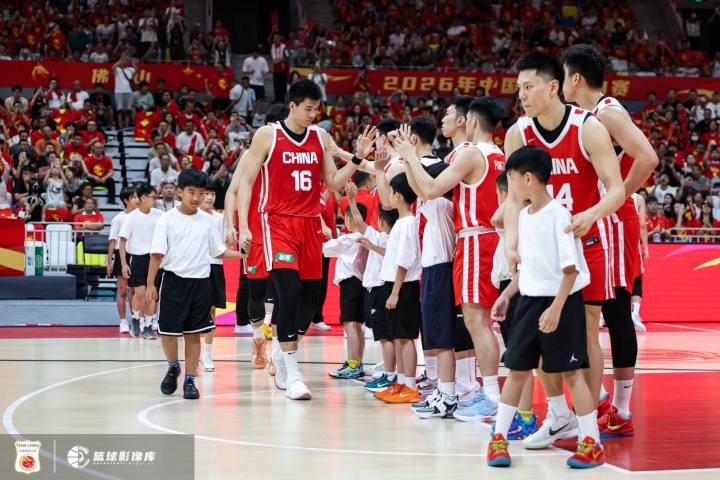 前场篮板5-16 中国男篮快攻从何打起