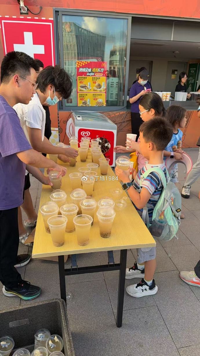 海港主场向大连客队球迷免费供绿豆汤
