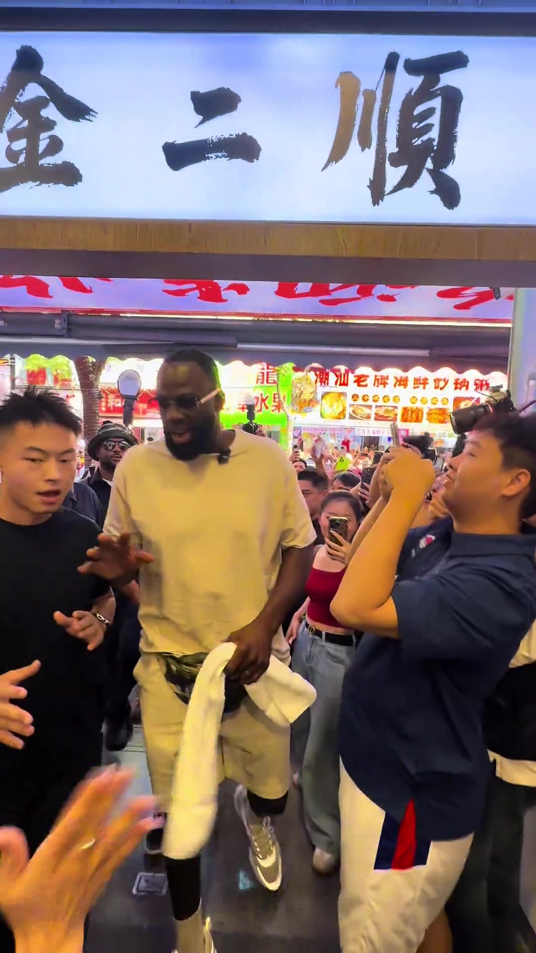 追梦潮汕行用砂锅牛肉丸打乒乓球 致敬《食神》经典桥段