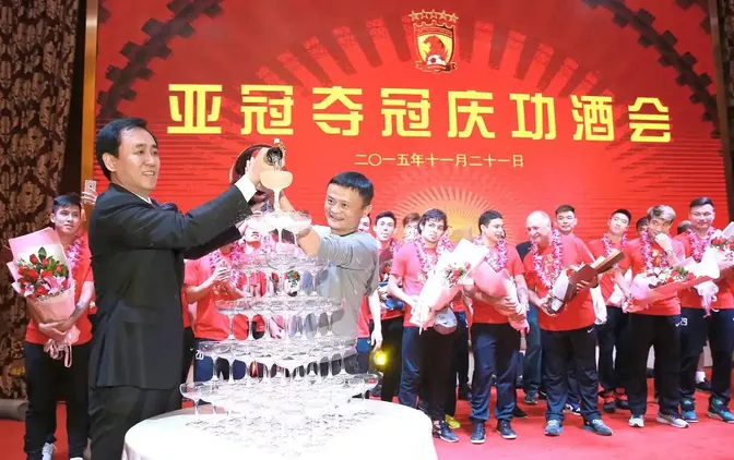 许家印一审获无期 广州队因150亿借款解散 许家印一审获无期 广州队因150亿借款解散