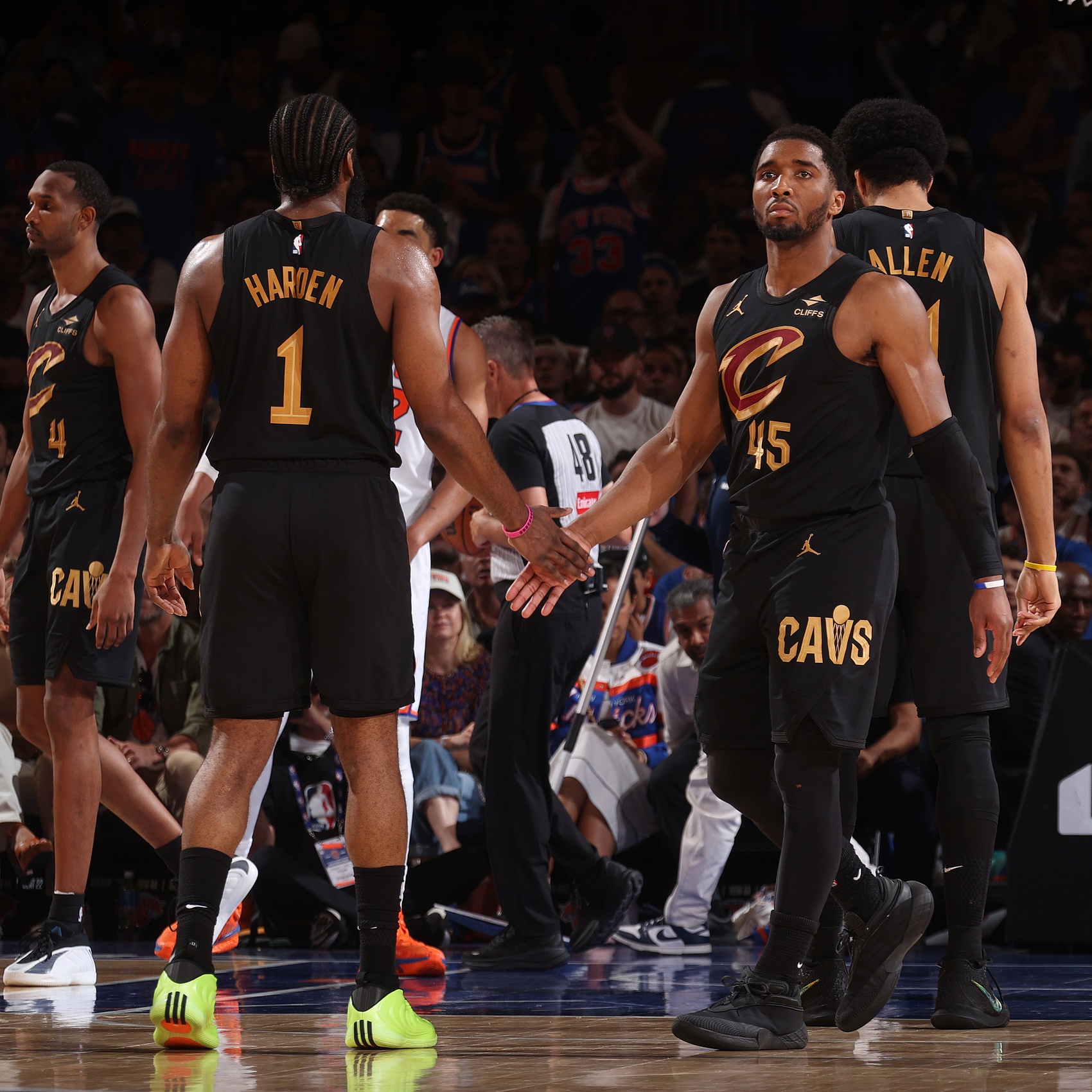 留住主力+补强短板+降税 骑士操作拉满为何还是东部第三档球队？