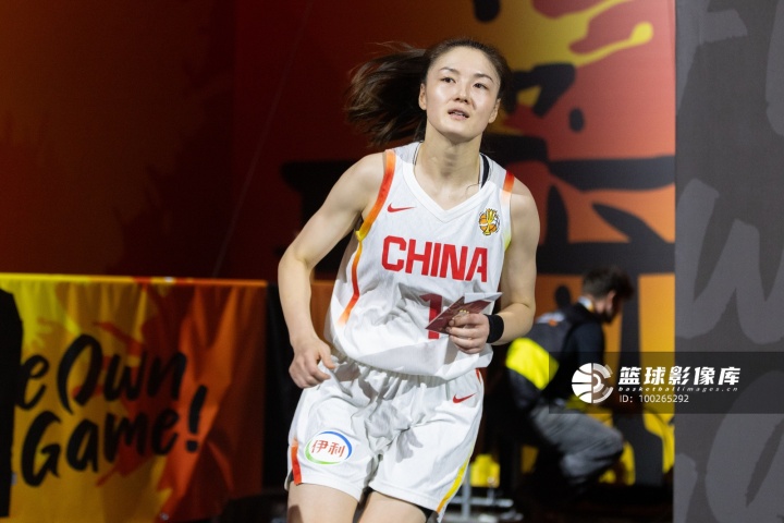 杨毅：女篮这拨球员已不年轻了 最小的罗欣棫也24岁了 张曼曼29岁