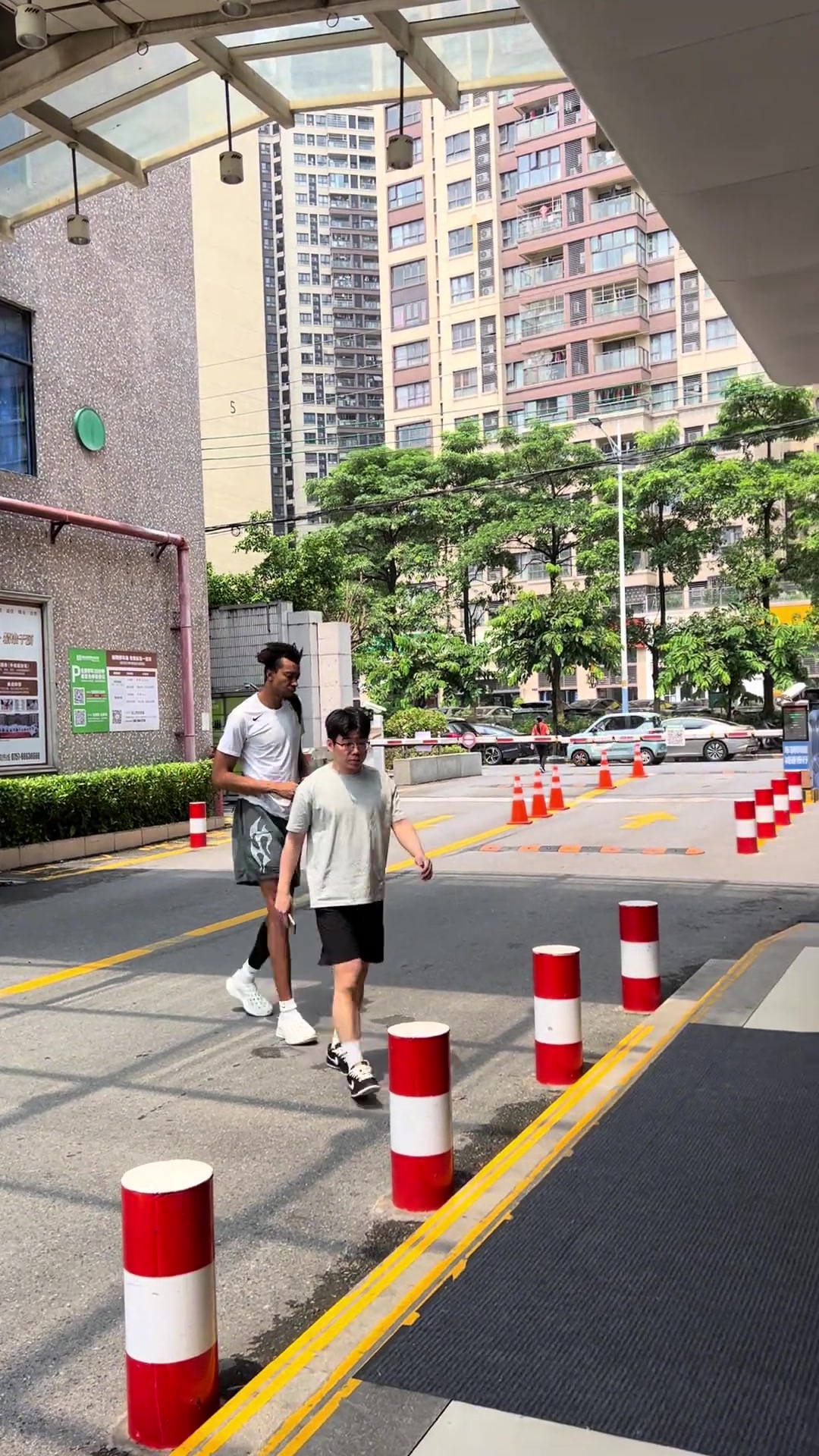 媒体人：龙狮外援摩西·布朗昨天抵达 广州男篮三外援悉数就位