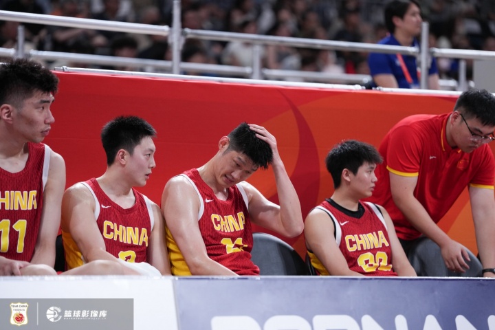 媒体人:中国男篮抗压能力很弱 顺风一拥而上&逆风雪中送炭的人少