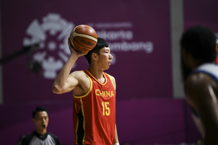 媒体人:周琦主动表态愿出战亚运会 郭士强以没参加夏训为由拒绝 媒体人:周琦主动表态愿出战亚运会 郭士强以没参加夏训为由拒绝